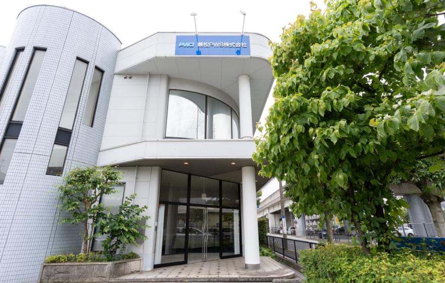経営統合を機に輸入販売管理の標準化!業務効率50%削減を実現